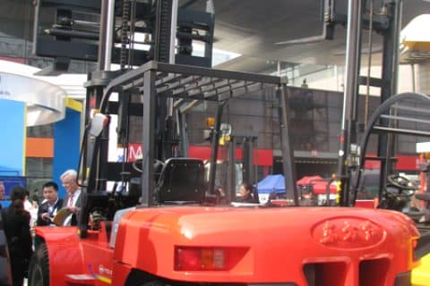 东方红越野叉车首次亮相上海宝马展