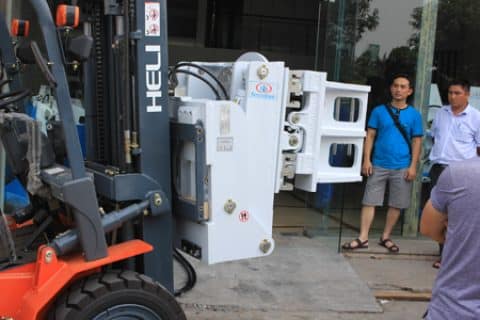 天力叉车集团应邀参观中德诺克叉车属具新产品