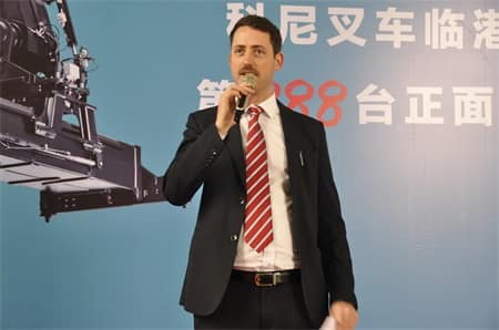 科尼叉车第888台正面吊正式下线