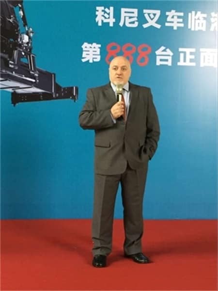科尼叉车第888台正面吊正式下线