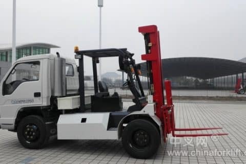 跨界思维 湖北先行多功能叉车撬动细分市场