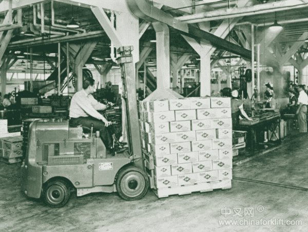 世界上第一台叉车的来龙去脉
