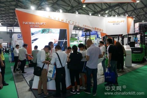 诺力在物流盛会展示新能源叉车风彩