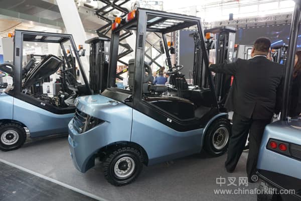 皇珈叉车蛰伏三年 首战德国CeMAT