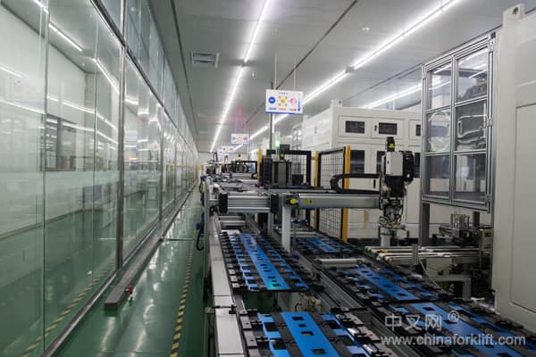 益佳通C位出道，抢占叉车锂电化“新赛道”