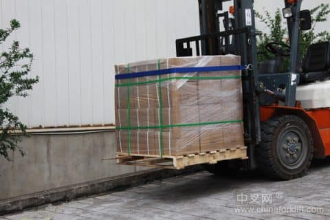 叉车安全捆绑属具为物料搬运安全提供帮助