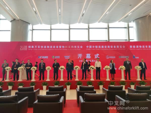 2018蜂集万采快递物流装备暨物料采购博览会上的叉车供应商
