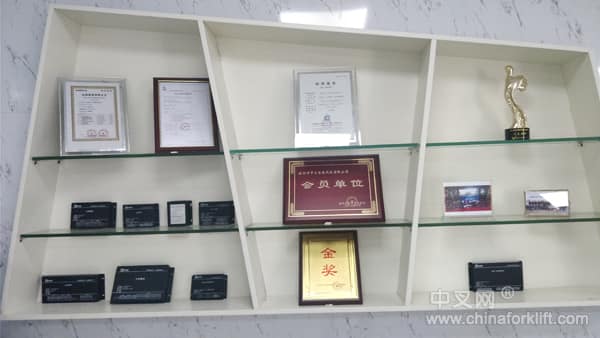 深圳中工巨能:让电叉车跑的更安心