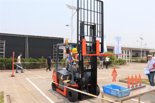 叉车技能大比拼——“丰田杯”叉车技能大赛圆满成功