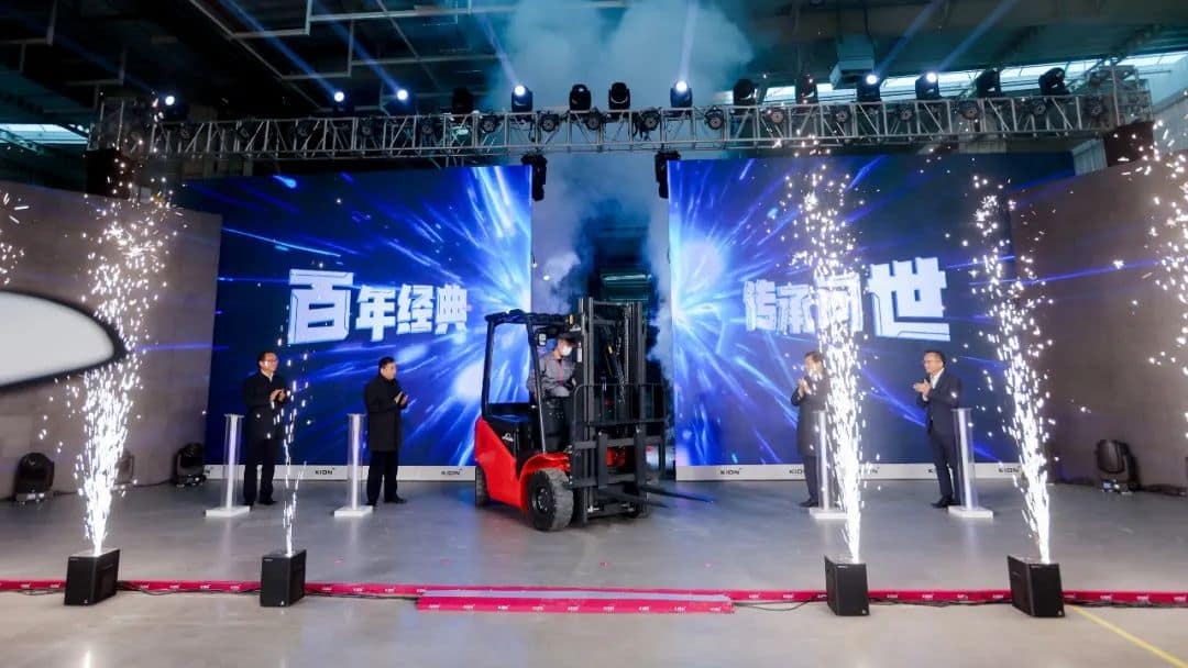 凯傲济南新工厂投产首台新能源叉车下线！