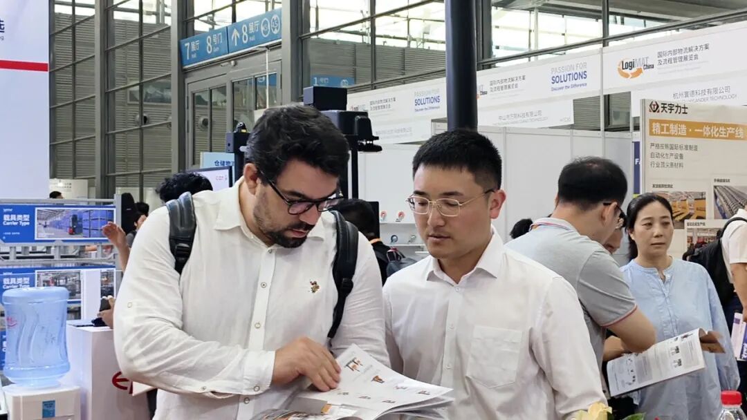 展会直击 | LogiMAT首日热度拉满!卓一凭窄巷道物流方案实力圈粉!