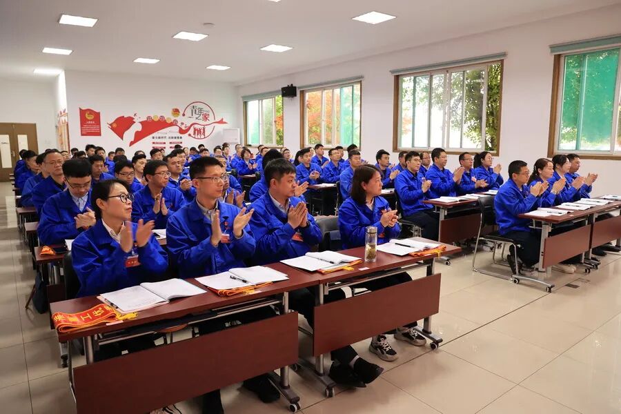 江淮重工第四届职工、工会会员代表大会第三次会议