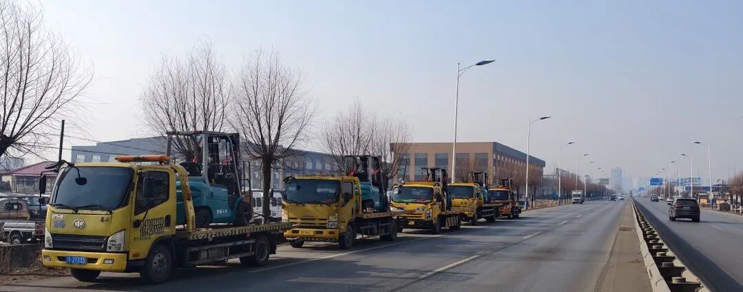 火爆交车|-20℃冷库稳赢!宝骊KBE-01电动叉车批量交付丹东冷链企业