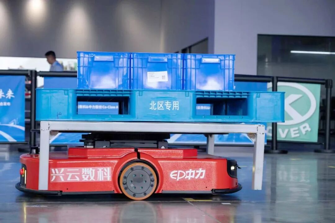 官宣！中兴通讯携手中力股份发布Co-Claw AMR ，共建工业物流新生态