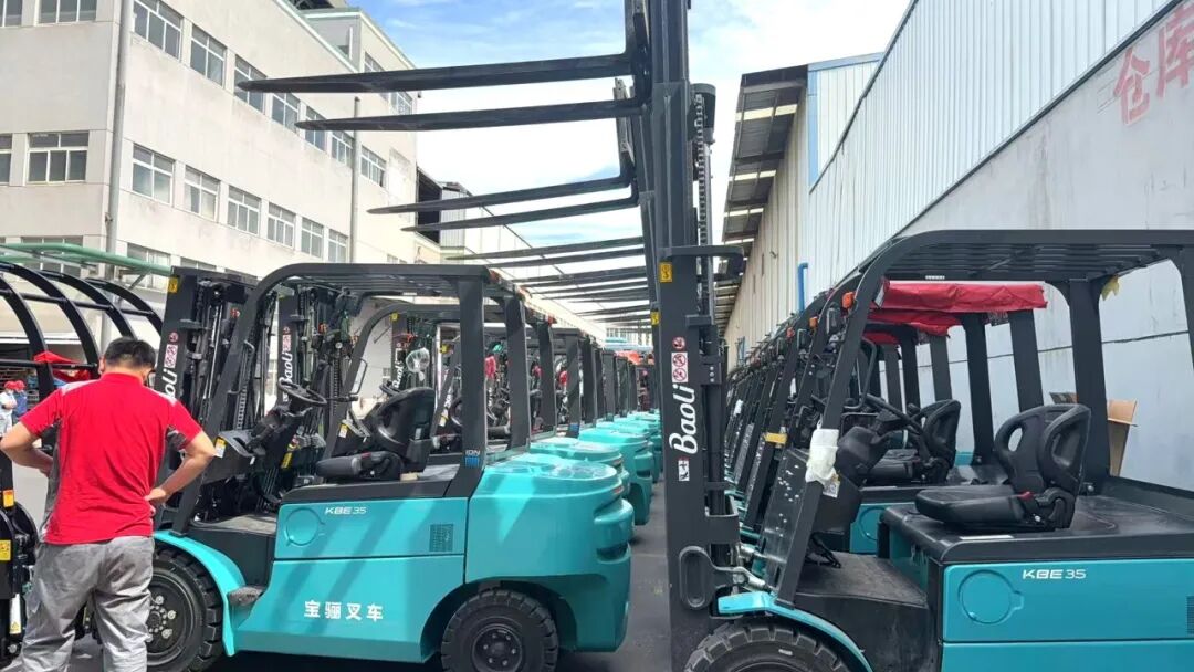 火爆交车 | 20台宝骊X3B批量交付,为化纤客户环保发展添“绿”增“金”