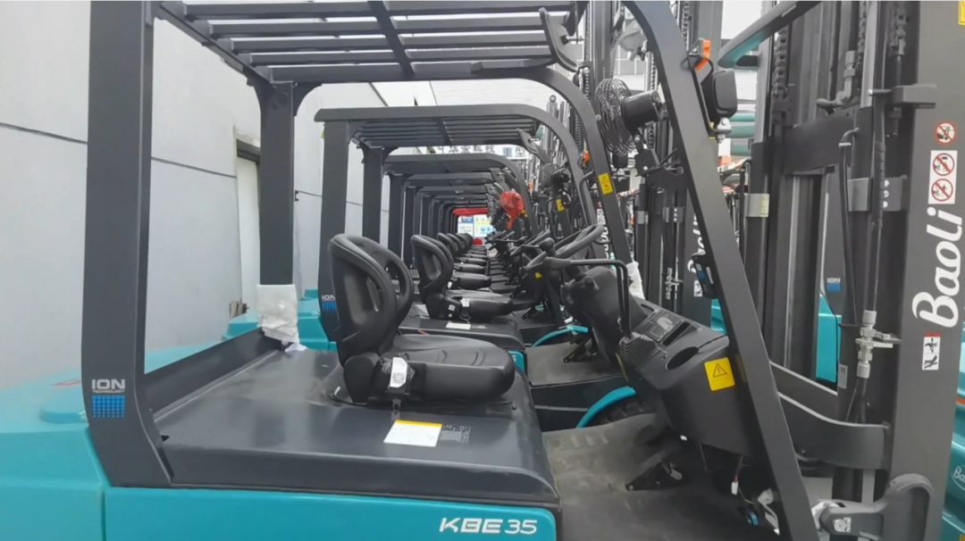火爆交车 | 20台宝骊X3B批量交付,为化纤客户环保发展添“绿”增“金”