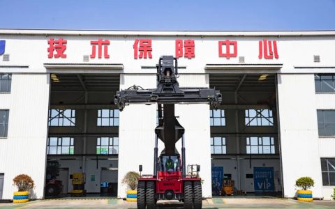 三一海工交付50T储能正面吊，破解超重箱装卸难题