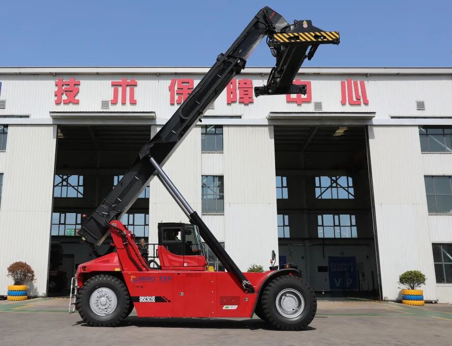 三一海工交付50T储能正面吊，破解超重箱装卸难题