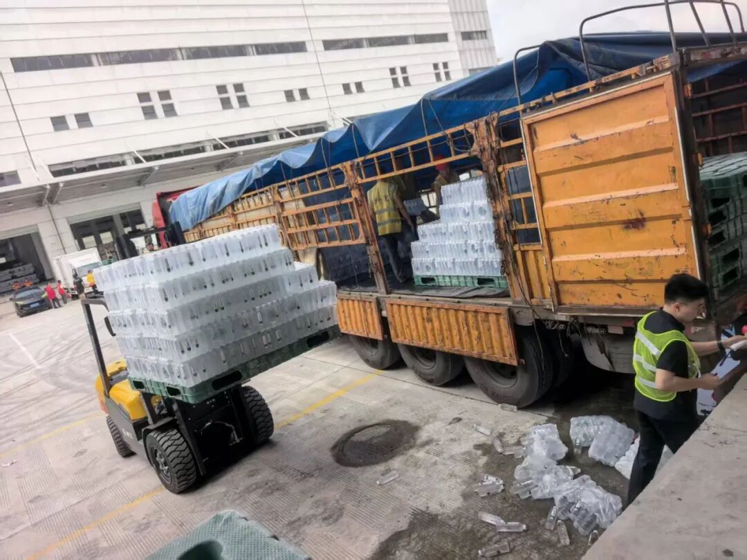 同心抗震,全力保供 | 柳工叉车驰援柳州地震灾区物资转运工作