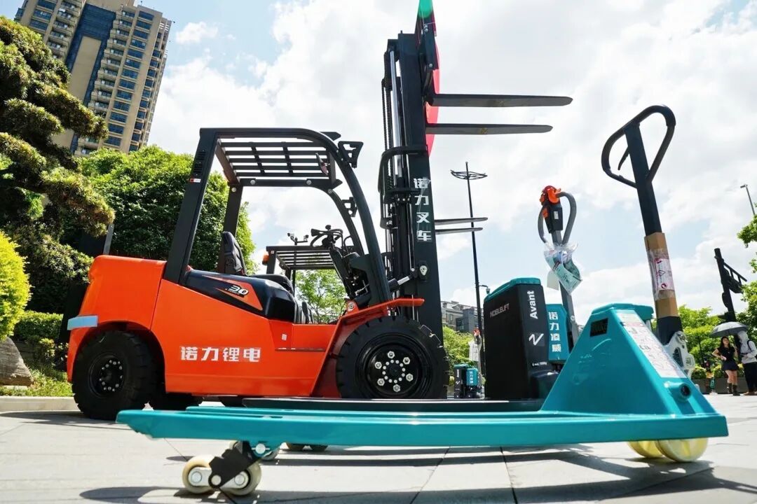 诺力叉车・智搬未来|高铁加速度,湖人足球风--品牌盛宴点亮杭州
