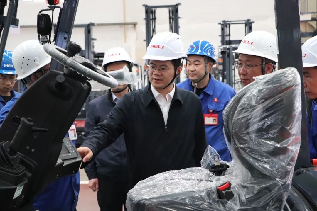 盘锦合力铰接式三向叉车进入TR4验收评审阶段