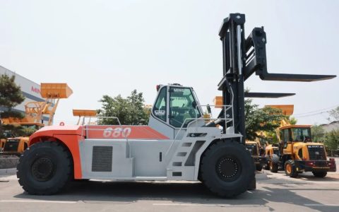 全球最大68T锂电叉车- 明宇叉车