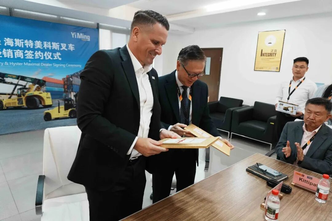 海斯特美科斯与易初明通正式签约:强悍的叉车全面覆盖西部产业版图