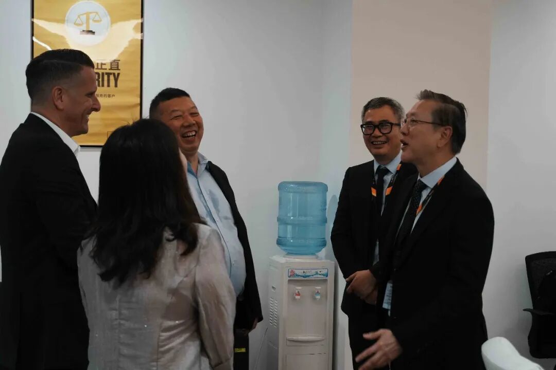 海斯特美科斯与易初明通正式签约:强悍的叉车全面覆盖西部产业版图