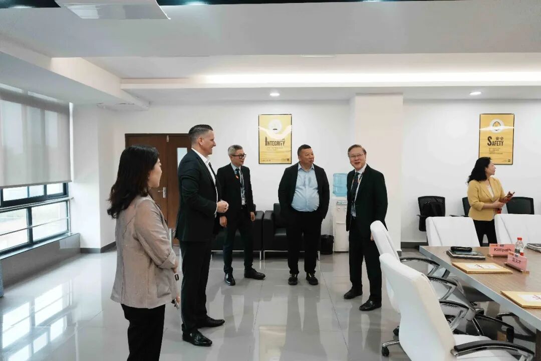 海斯特美科斯与易初明通正式签约:强悍的叉车全面覆盖西部产业版图