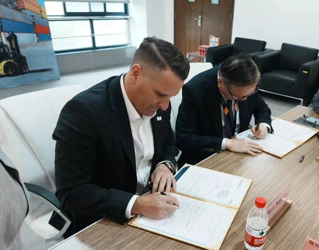 海斯特美科斯与易初明通正式签约:强悍的叉车全面覆盖西部产业版图