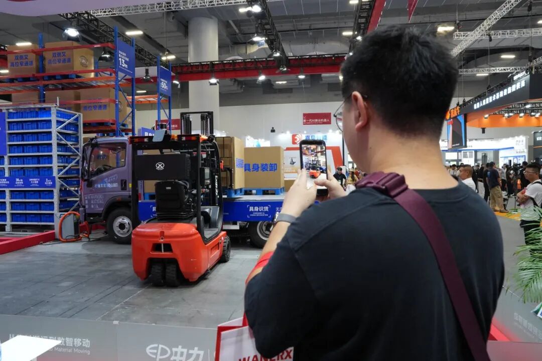 展会变秀场!2026LET 广州物流展,中力机器人又玩出新花样!