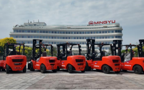 橙风出海，重载远航 | 明宇重工叉车批量奔赴海外市场