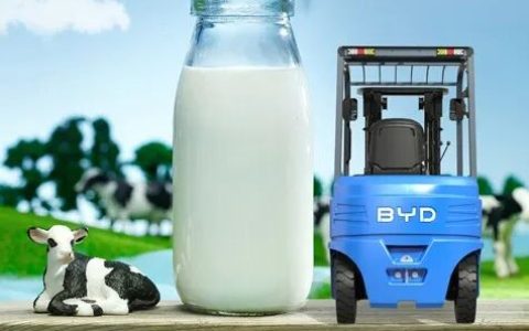 宠爱每一瓶鲜奶！比亚迪叉车的“温柔与强悍”！
