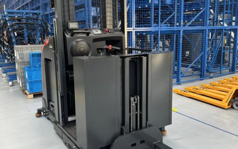 破解窄通道仓储困局，林德电动拣选叉车助力某全球汽车行业客户物流升级